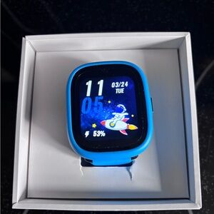 IRO Kids Touchscreen Smartwatch in Bright Blue